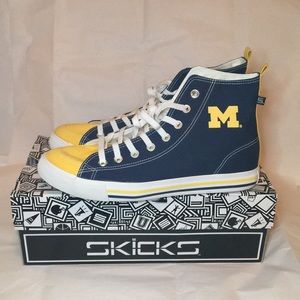 U of M Hi-Top Skicks. Mens 10/Womens 12. NWOT. Box incld Smoke & pet free home.